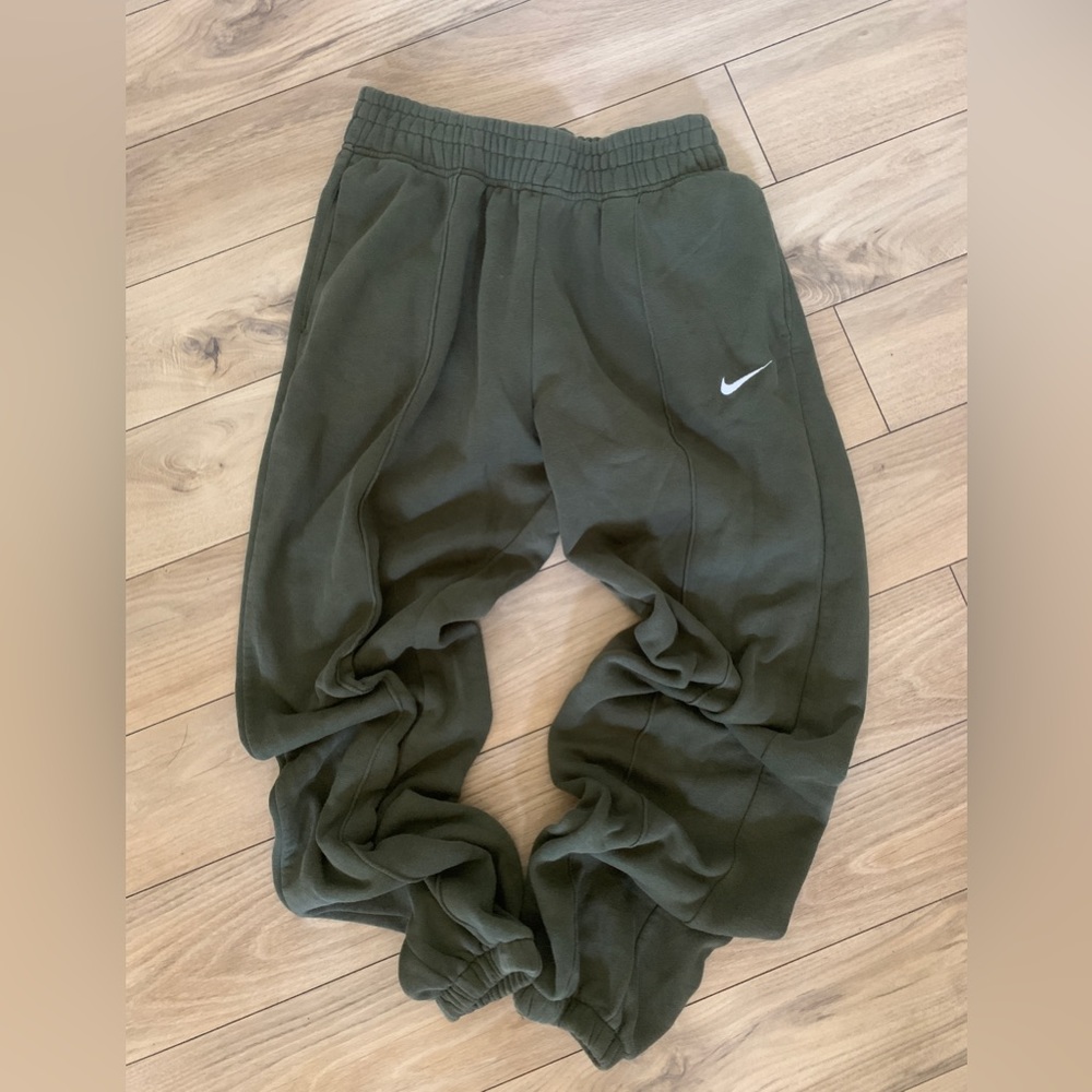 Small Nike green jogger sweatpants